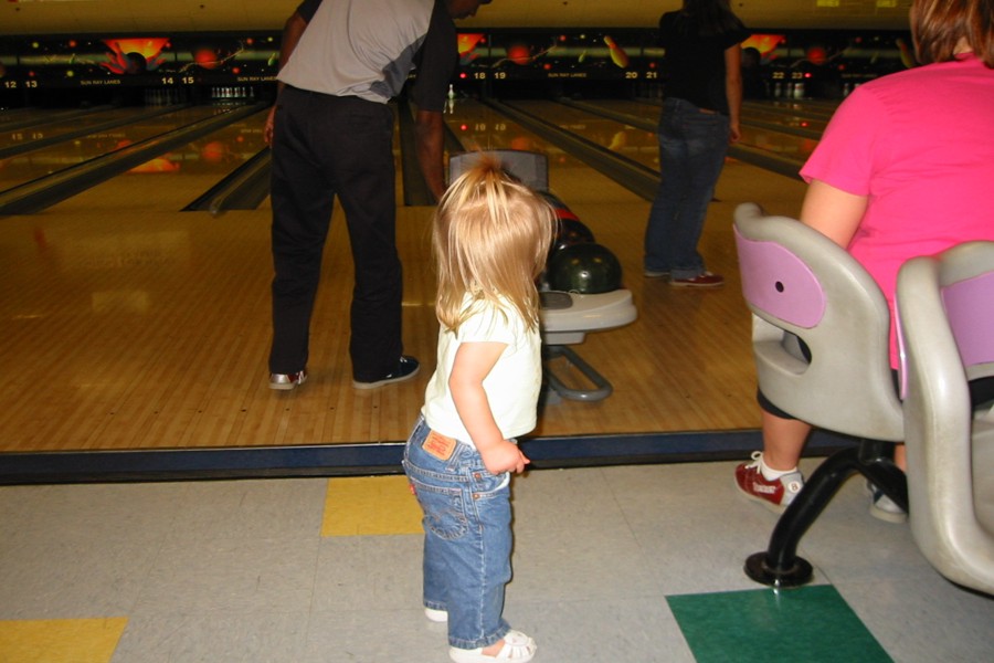 ../image/ehs-it bowling lacy 2.jpg